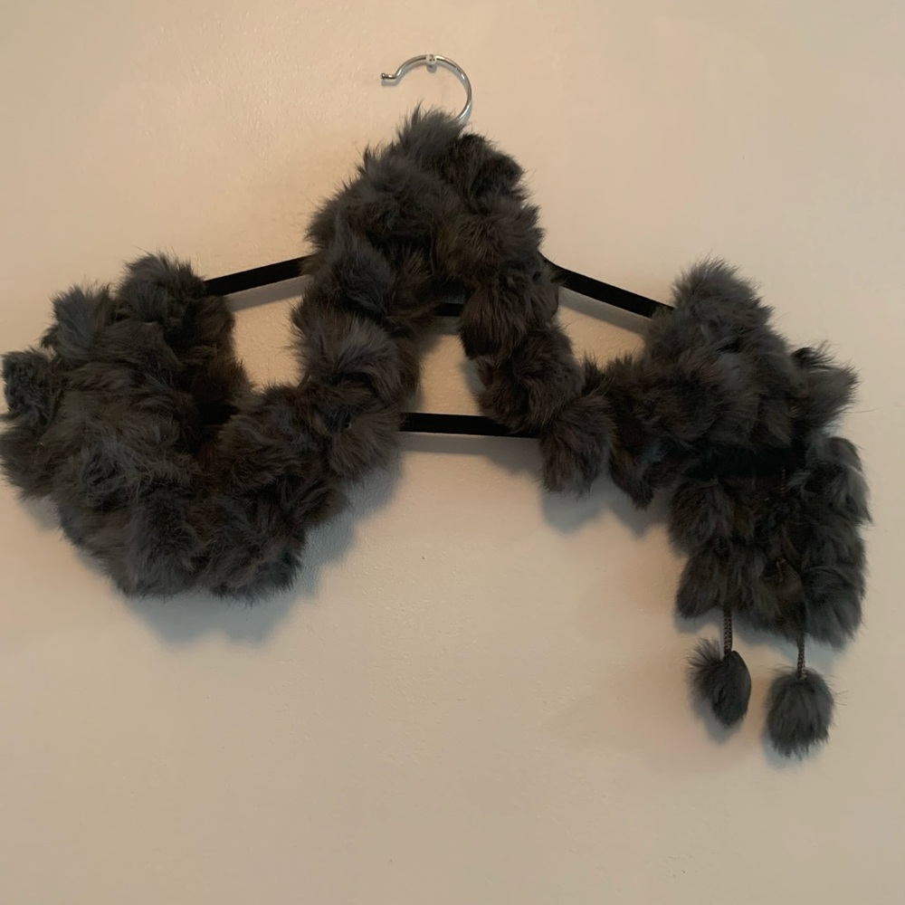 Fur scarf, preowned in good condition.